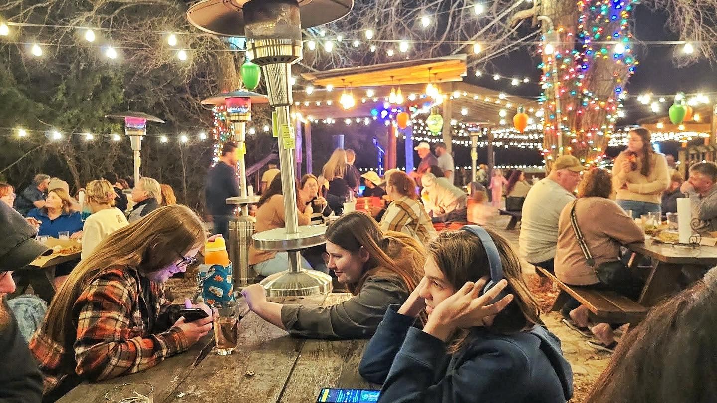 Packed Friday night at Fire Street Pizza